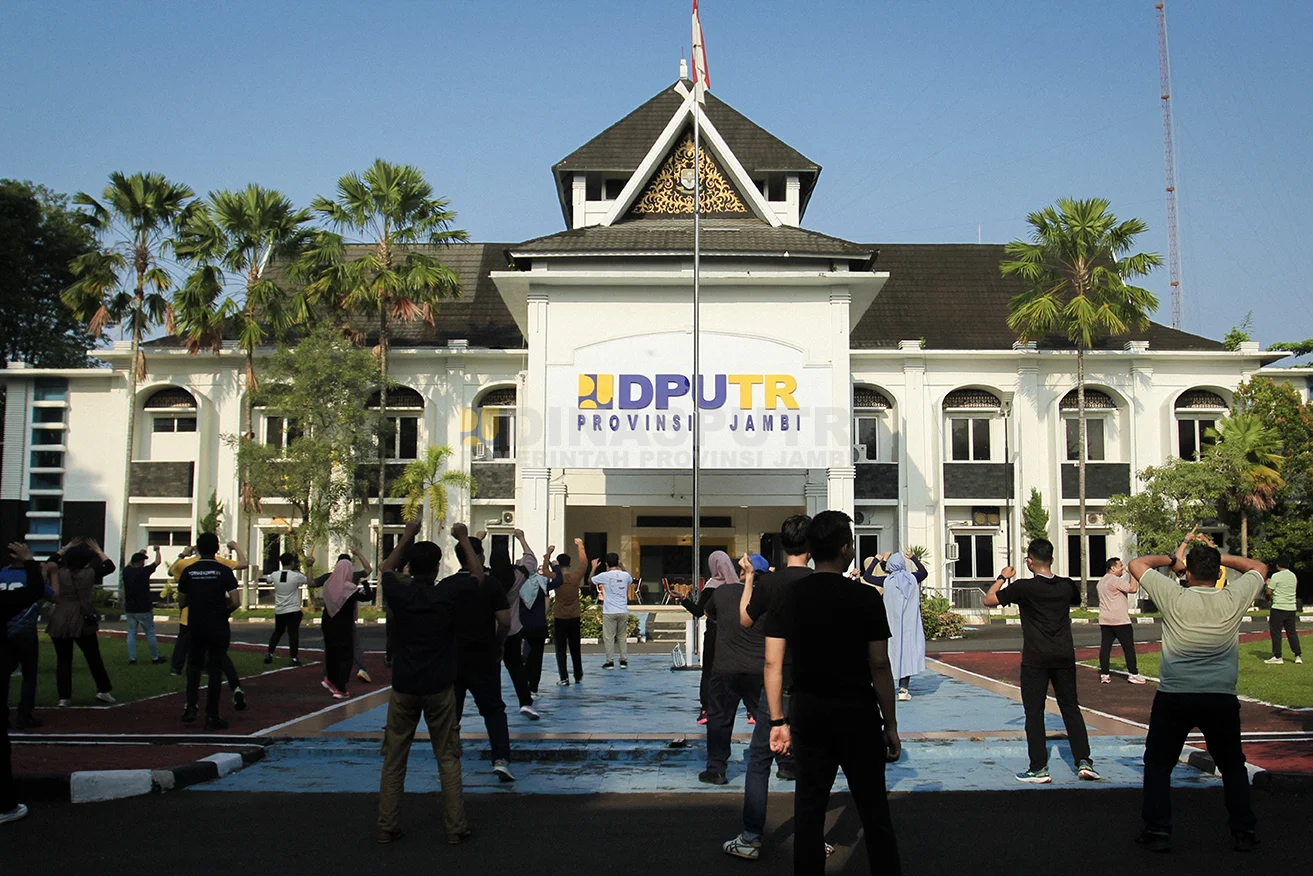 Tingkatkan Kebugaran dan Sinergi, Dinas PUTR Provinsi Jambi Gelar Senam Sehat Bersama