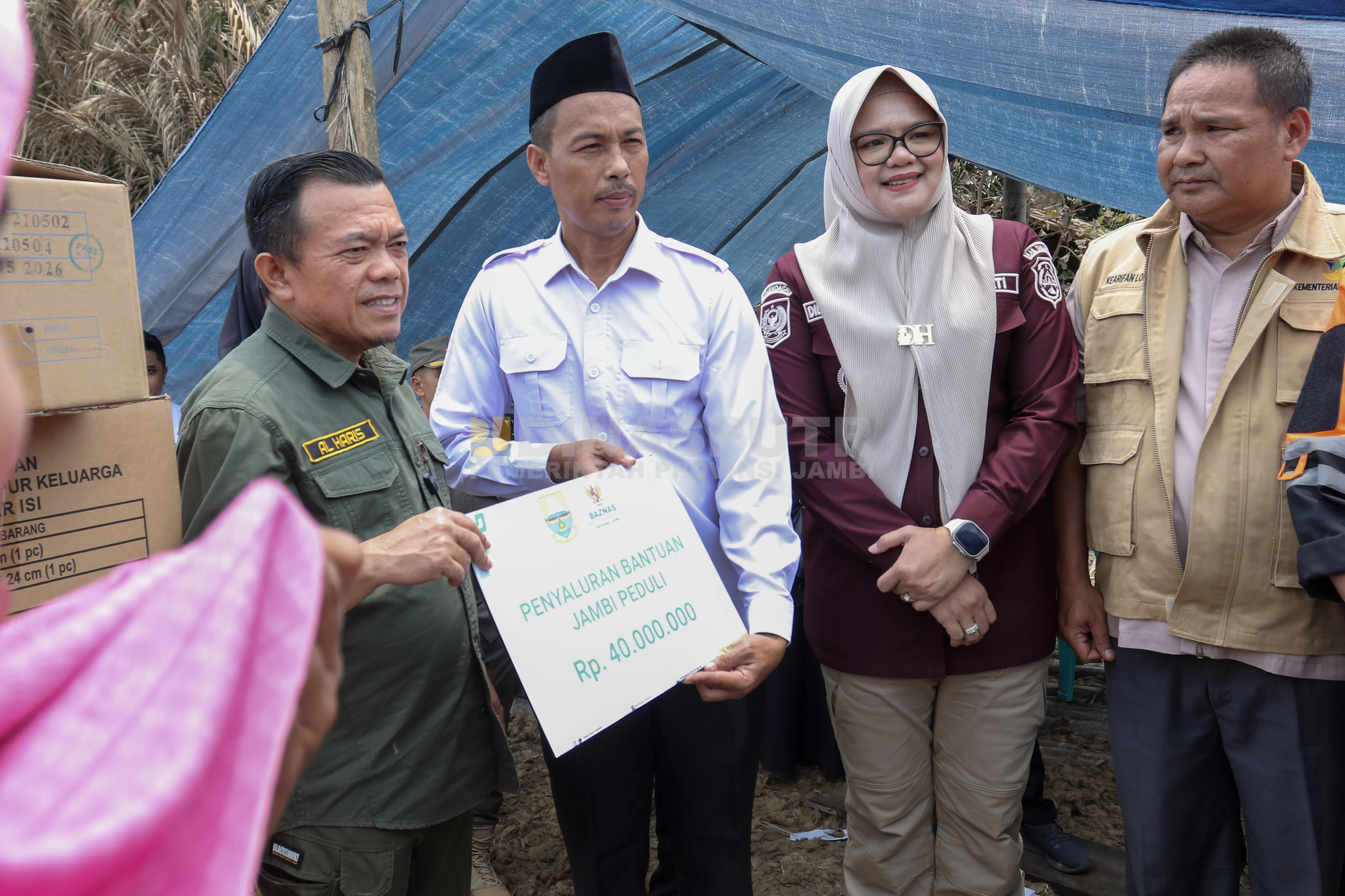 Gubernur Jambi Salurkan Bantuan Korban Kebakaran di Tanjabtim, Tekankan Kewaspadaan di Tengah Kemarau Panjang